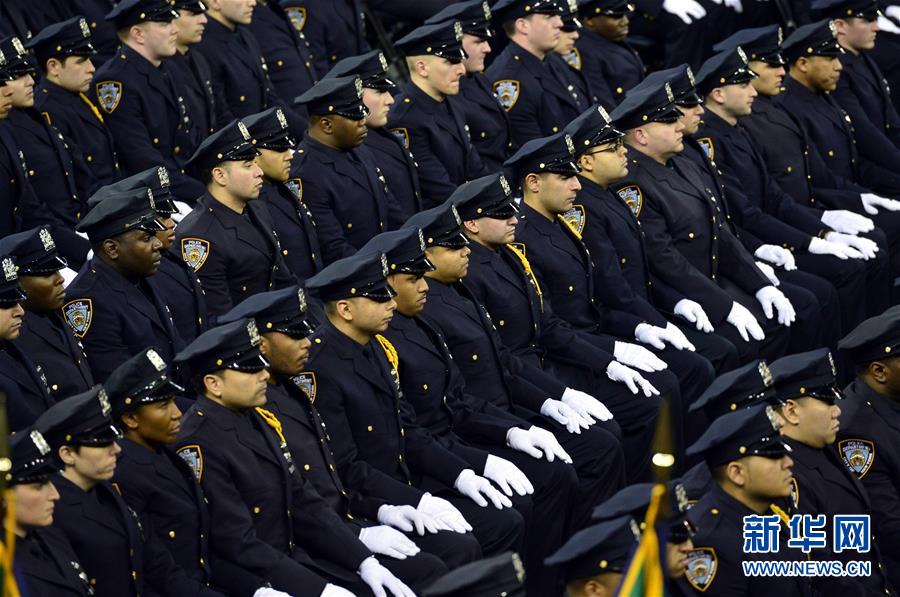 （XHDW）（1）纽约为1200名新警察举行毕业典礼