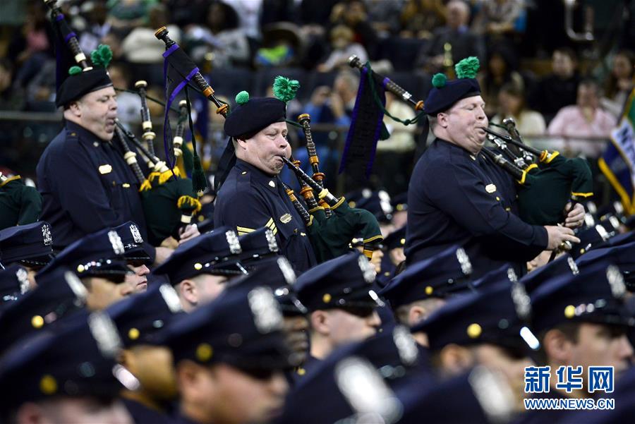 （XHDW）（2）纽约为1200名新警察举行毕业典礼