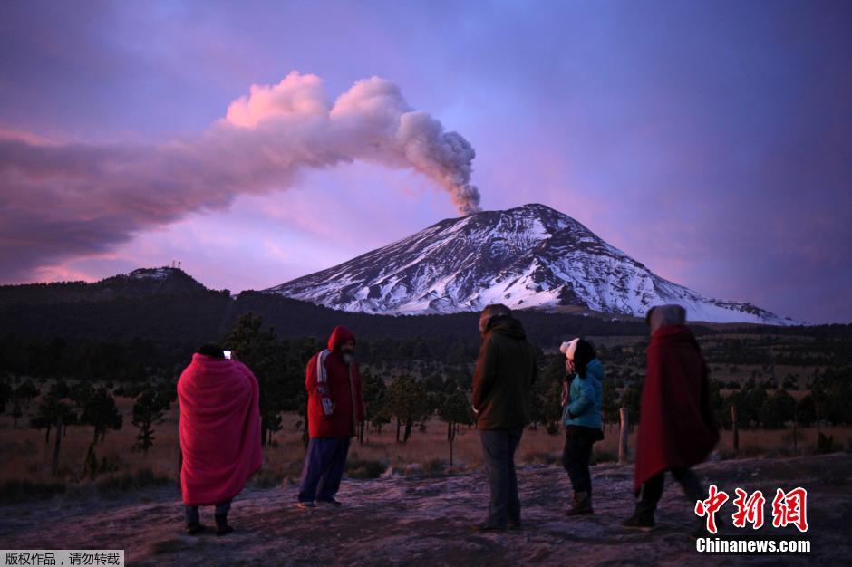 墨西哥波波卡特佩特火山喷发 景象壮观(高清组图)