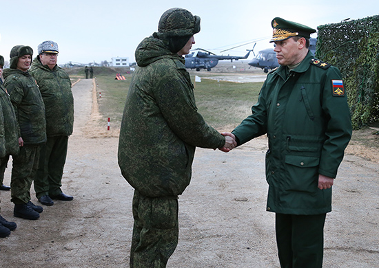 俄在克里米亚大规模军演 普京通过视频视察