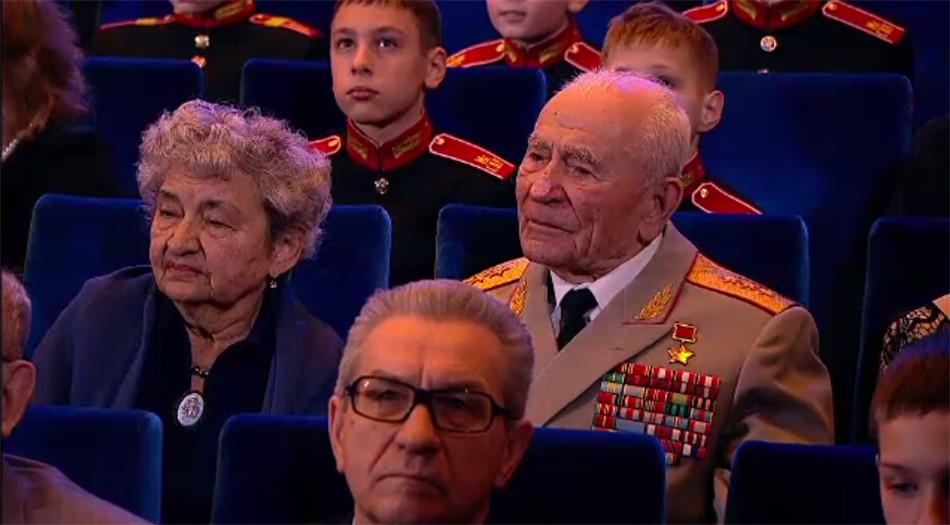 普京出席'祖国保卫者'日庆祝晚会 盛赞俄军在叙表现