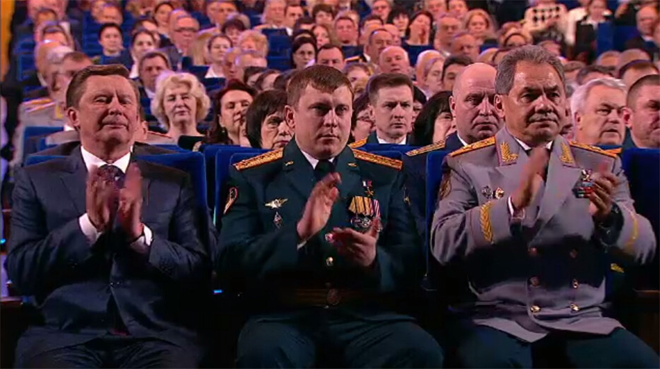 普京出席'祖国保卫者'日庆祝晚会 盛赞俄军在叙表现