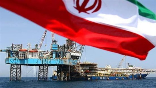 资料图：伊朗正在进行石油开采。