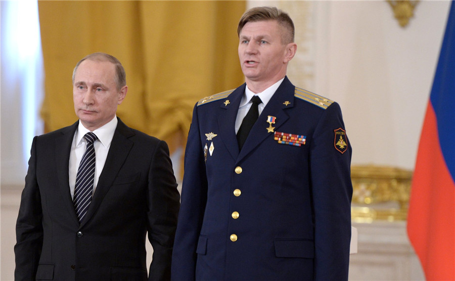 普京给从叙利亚凯旋归来的俄军将士颁发国家奖章