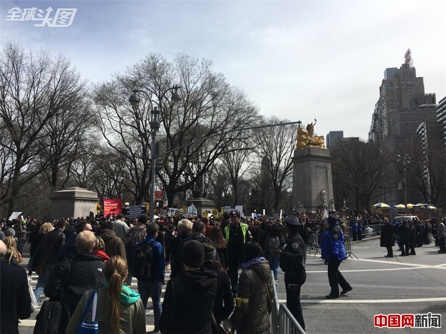 纽约举行反对特朗普大游行
