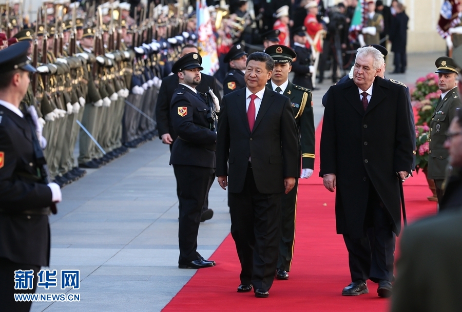 3月29日，国家主席习近平出席捷克总统泽曼在布拉格总统府举行的隆重欢迎仪式。 新华社记者 庞兴雷 摄