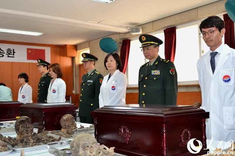 中韩双方举行第三轮在韩志愿军烈士遗骸装殓仪式