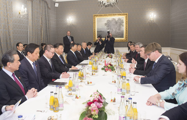 3月29日，国家主席习近平在布拉格会见捷克众议院主席哈马切克。 新华社记者王晔摄