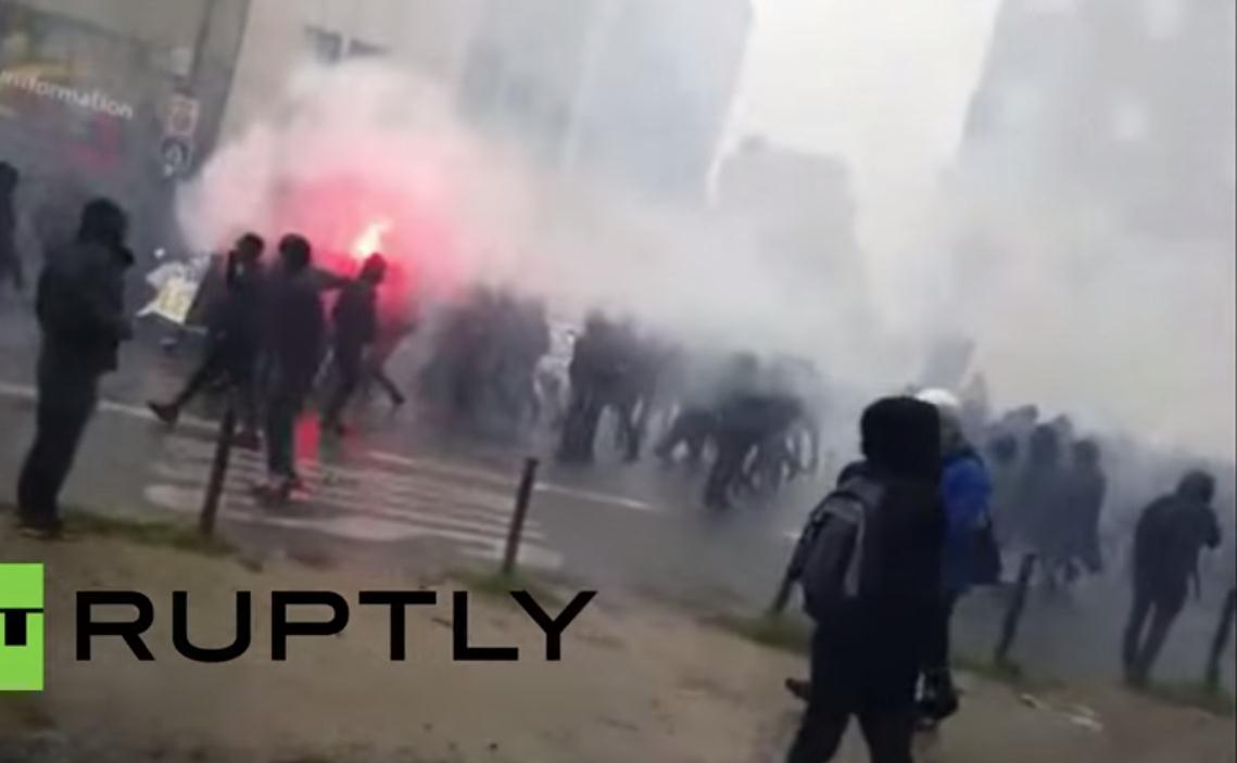 法国约40万人示威游行抗议劳动法改革 发生暴