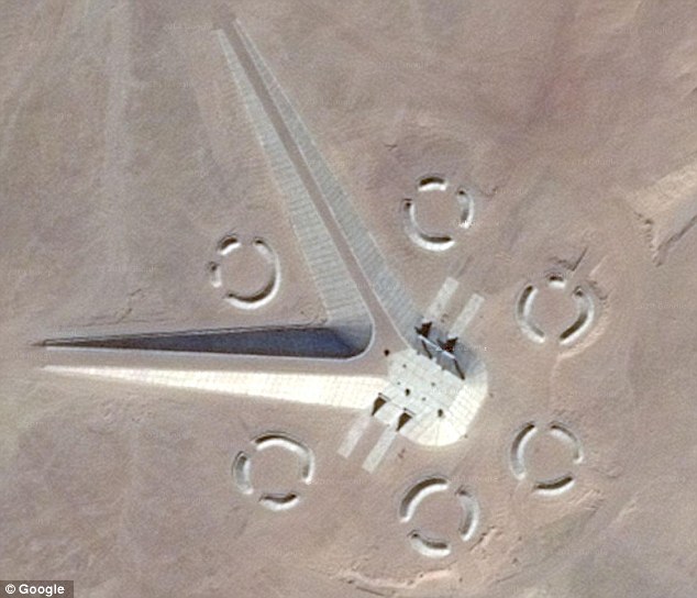 UFO基地？谷歌地图在埃及沙漠中拍到诡异建筑