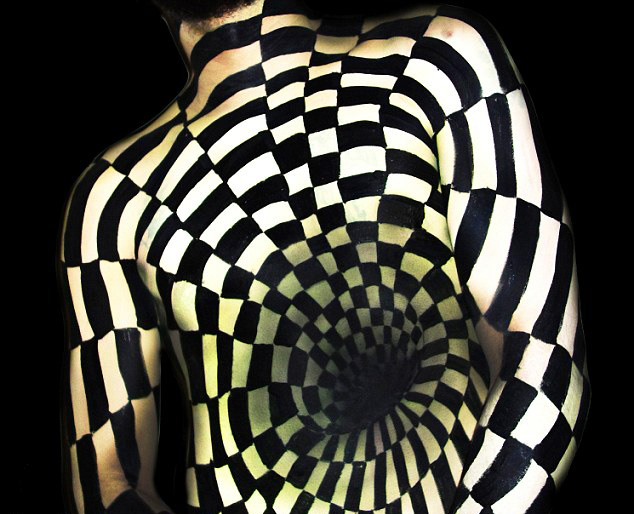 神奇!美艺术家3D人体彩绘制造逼真视错觉(组图