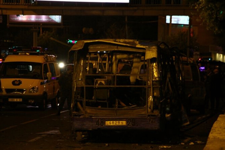 亚美尼亚首都汽车爆炸致9人死伤(组图)