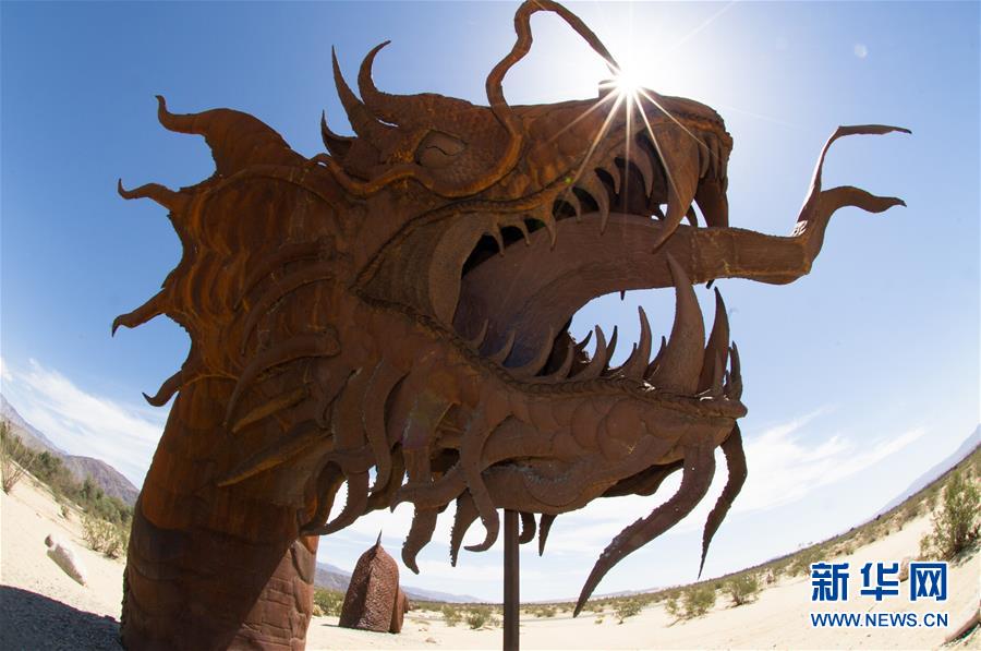 （国际）（3）加州荒漠里的“钢铁猛兽”