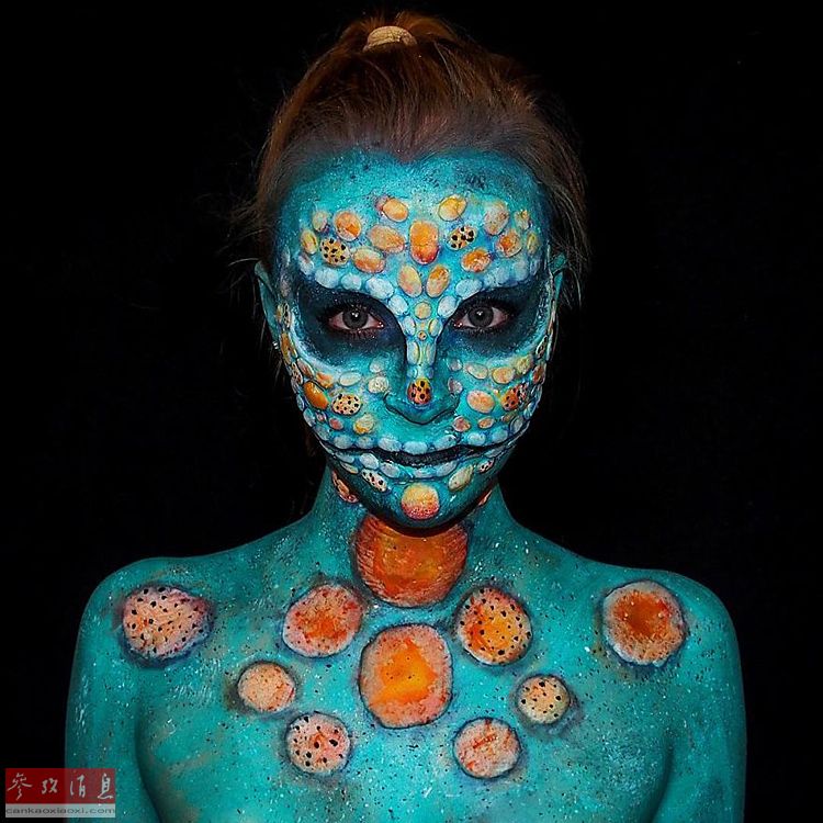16岁女孩自学特效化妆 打造科幻人体彩绘(组图