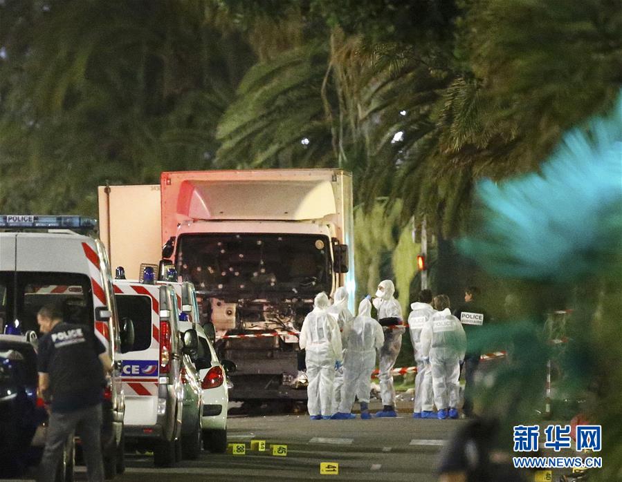 （国际）（1）法国尼斯一卡车冲入人群　袭击造成70余人死亡