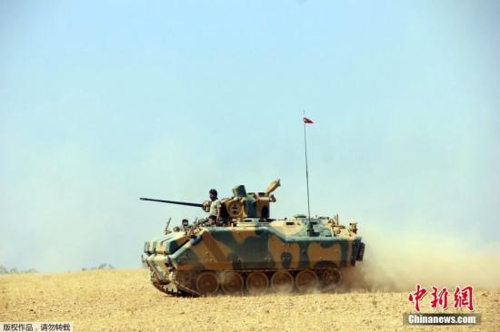 当地时间2016年8月24日，土耳其加齐安泰普Karkamis，土耳其军队前往土叙边境，将参与打击叙利亚边境城镇内的极端组织任务。