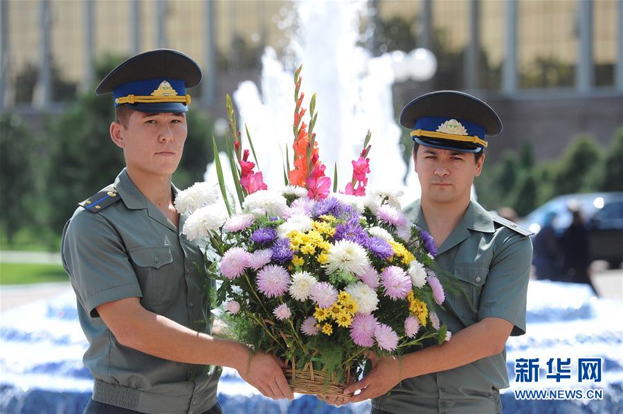 （XHDW）（3）乌兹别克斯坦最高会议参议院举行活动纪念卡里莫夫