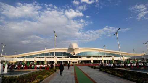土库曼斯坦首都启用新国际机场如“大鹏展翅”（图）