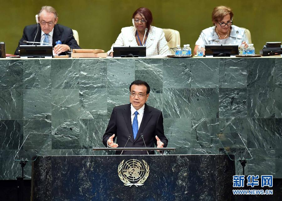 9月21日，国务院总理李克强在纽约联合国总部出席第71届联合国大会以“可持续发展目标：共同努力改造我们的世界”为主题的一般性辩论并发表题为《携手建设和平稳定可持续发展的世界》的重要讲话。新华社记者 李涛 摄 