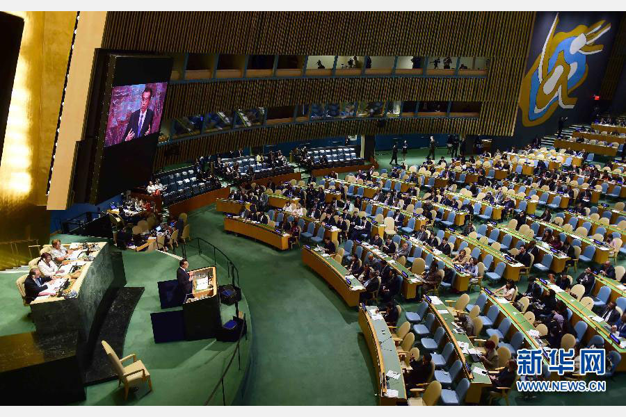 9月21日，国务院总理李克强在纽约联合国总部出席第71届联合国大会以“可持续发展目标：共同努力改造我们的世界”为主题的一般性辩论并发表题为《携手建设和平稳定可持续发展的世界》的重要讲话。新华社记者 张铎 摄 