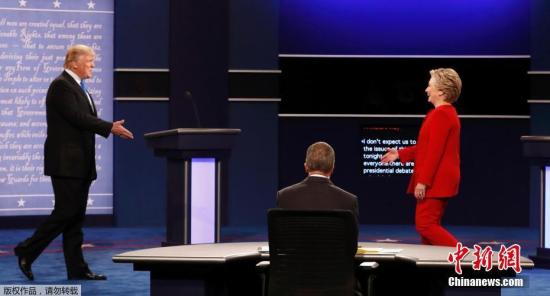 当地时间9月26日晚，美国大选首场总统候选人辩论登场，希拉里特朗普亮相会场。