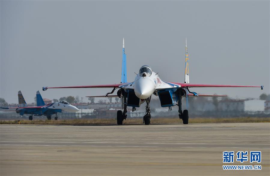 （社会）（1）俄罗斯“勇士”特技飞行表演队抵达中国