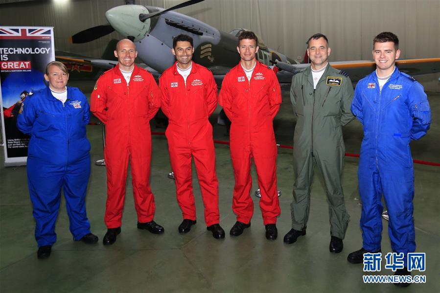 （晚报）（1）英国皇家空军红箭飞行表演队将首次在华进行飞行表演