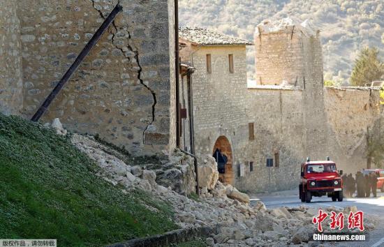 意大利连发多次地震 总理承诺重建遭毁建筑