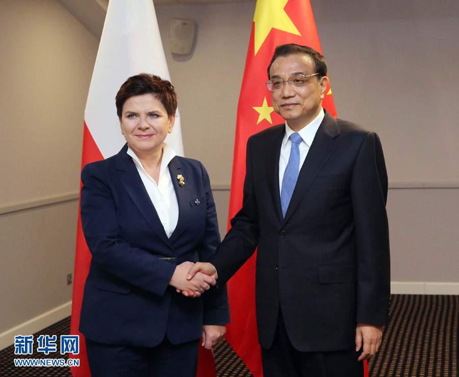 11月5日，国务院总理李克强在里加下榻饭店会见波兰总理希德沃。新华社记者刘卫兵摄 