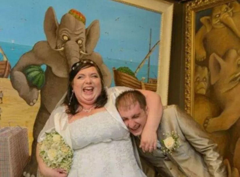 怪异而浪漫：俄罗斯流行拍摄搞笑婚纱照（组图）
