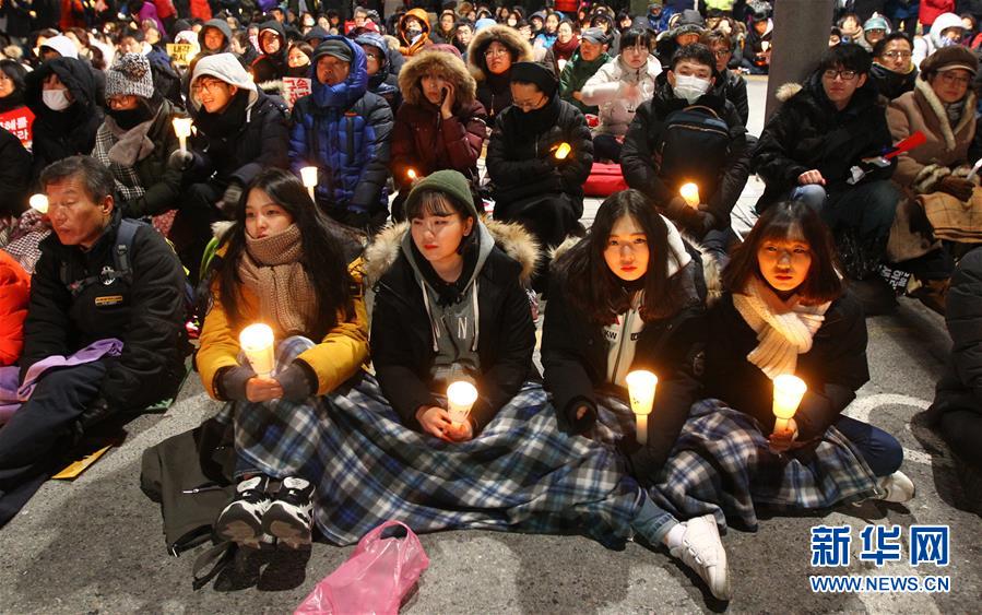 （国际）（4）弹劾决议通过后 韩国民众再次举行大规模集会