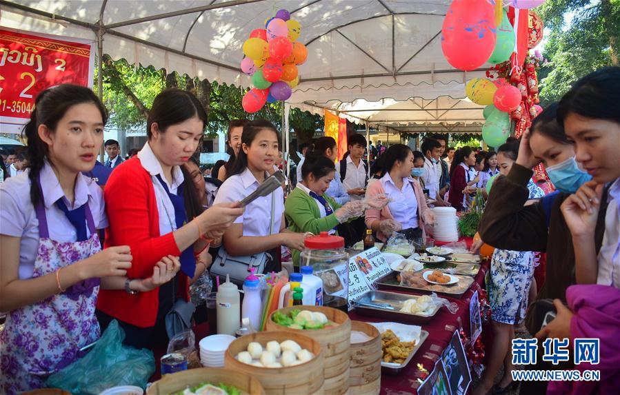 （XHDW）（1）老挝国立大学举办国际美食节