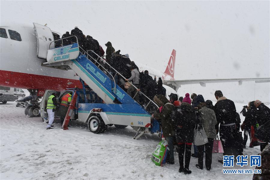 （外代一线）（4）伊斯坦布尔因暴风雪取消数百航班
