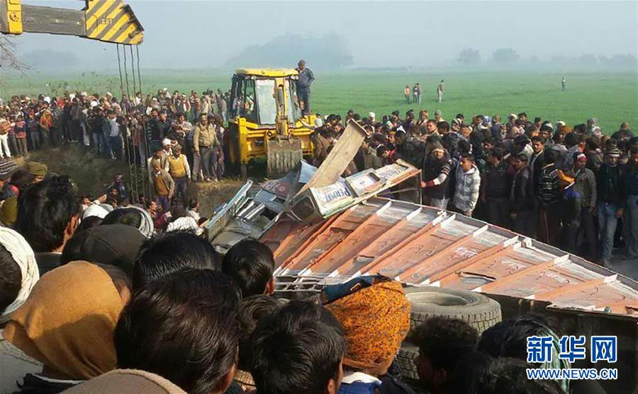 （外代一线）（2）印度北方邦一校车与货车相撞致22人死亡