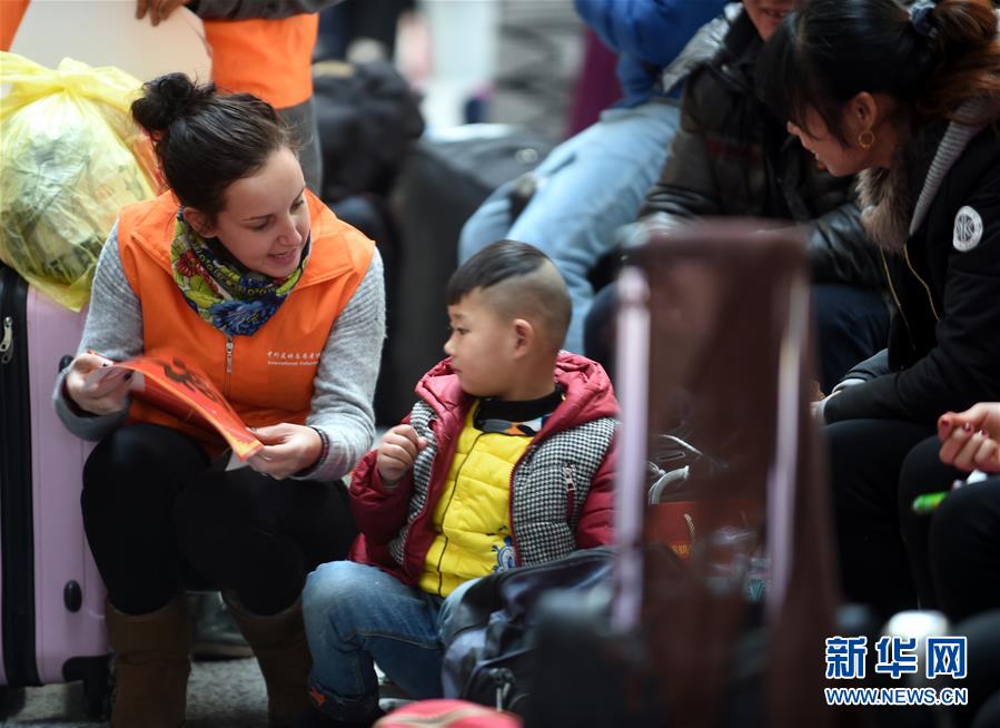 （关注春运）（3）杭州：火车站来了外籍志愿者