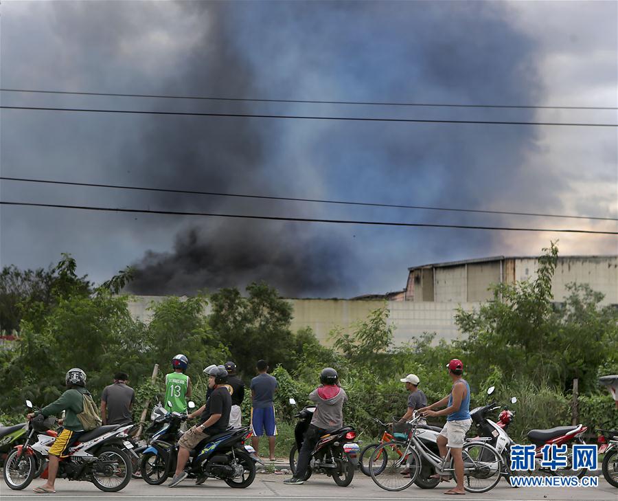 （国际）（1）菲律宾一工厂发生火灾