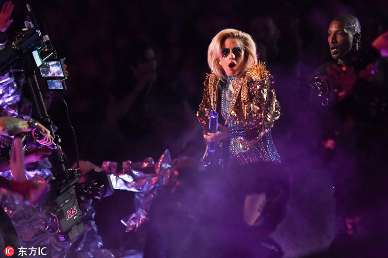 美国春晚 超级碗中场秀:lady Gaga从天而降!(组
