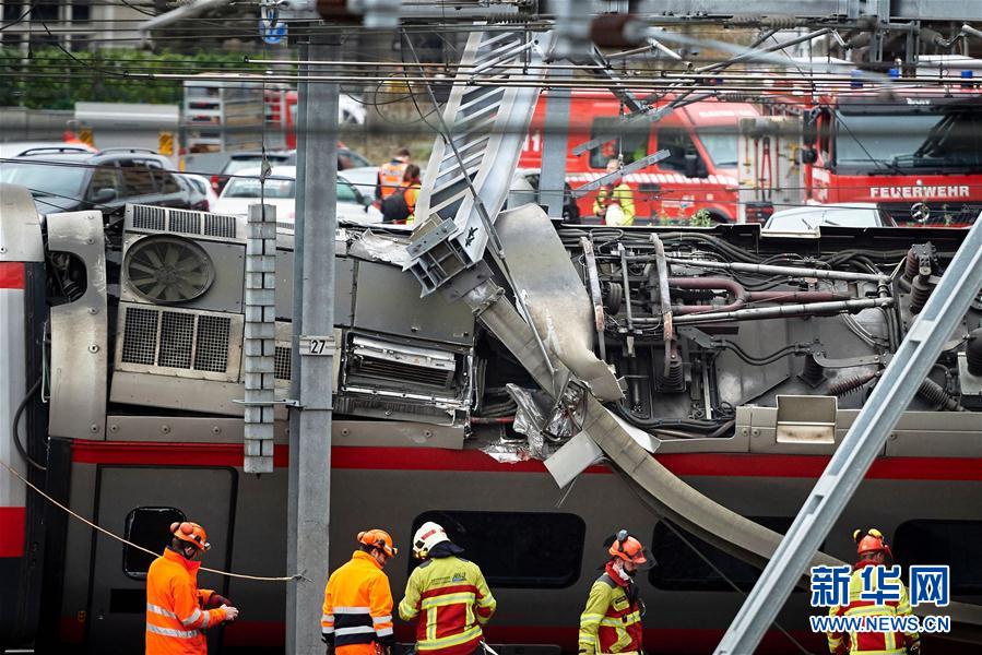 （外代一线）（1）瑞士发生火车脱轨事故致7人受伤