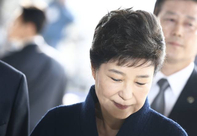 韩国检察总长：决定申请对前总统朴槿惠的拘捕令