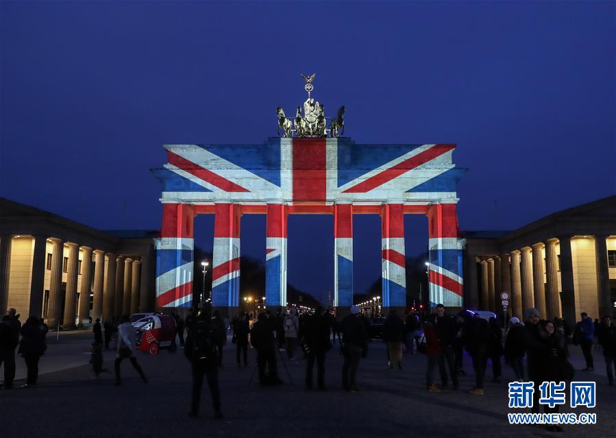德国勃兰登堡门亮灯悼念伦敦恐袭遇难者（组图）