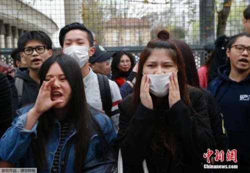 巴黎华人连续三晚示威抗议华侨被杀 与警方冲突