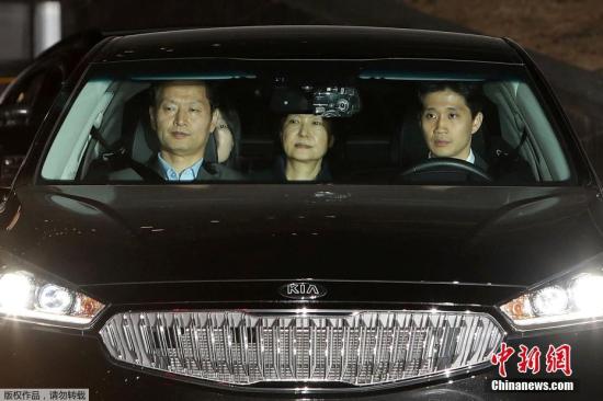 朴槿惠被送往首尔拘留所。她的密友、“亲信门”主角崔顺实也被关押在该看守所内。
