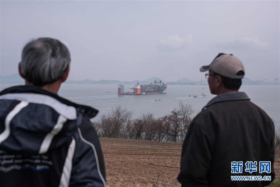 韩国“世越”号沉船抵达木浦新港（组图）
