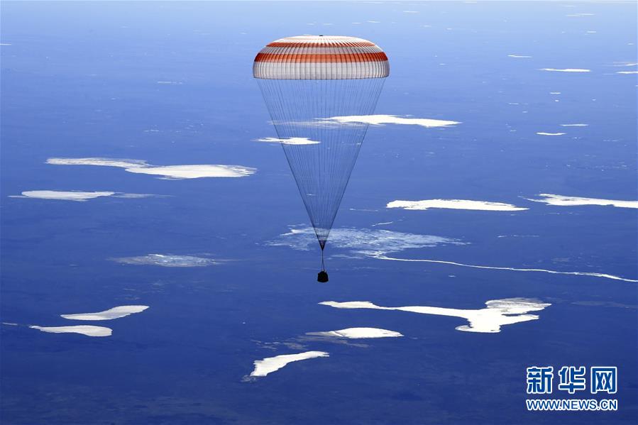 （外代一线）（3）国际空间站三名宇航员返回地球