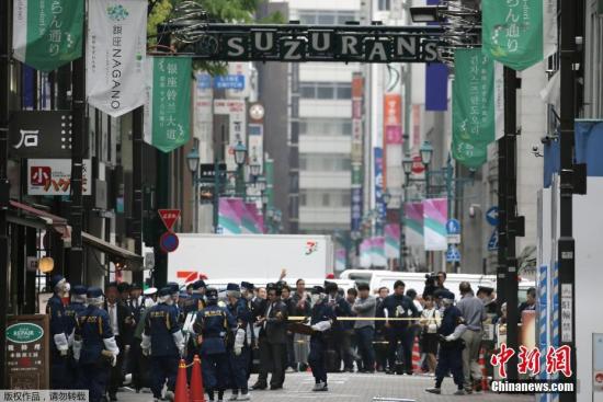 在这起抢劫案发生前一天，日本福冈市中央区的停车场发生一起抢劫案。涉案金额高达3.84亿日元(约合人民币2419万人民币)，是日本战后现金抢劫案最大金额案件。