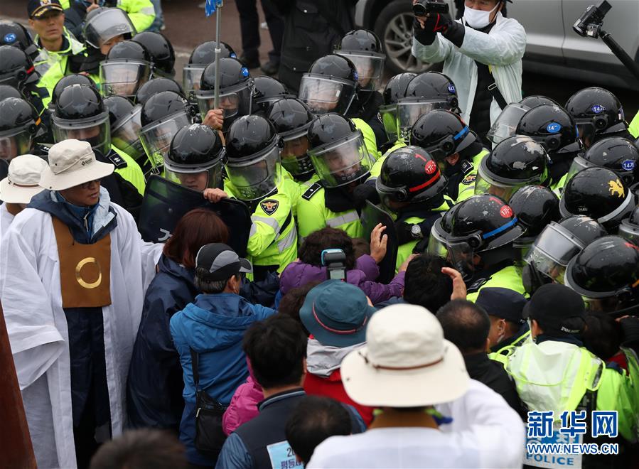 （国际）（8）“萨德”部分装备在韩部署　警方与当地居民发生冲突
