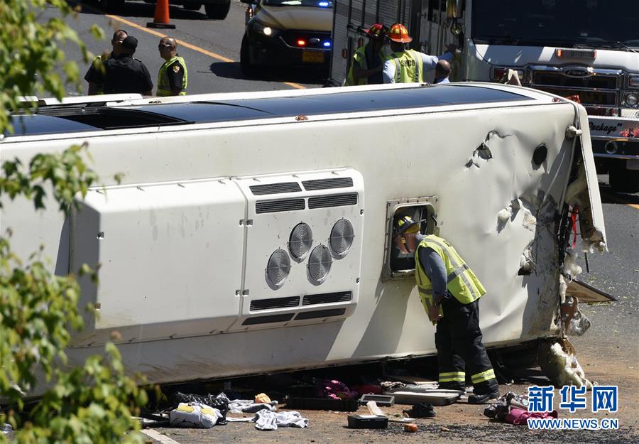（外代一线）美国马里兰州一起车祸致25人受伤