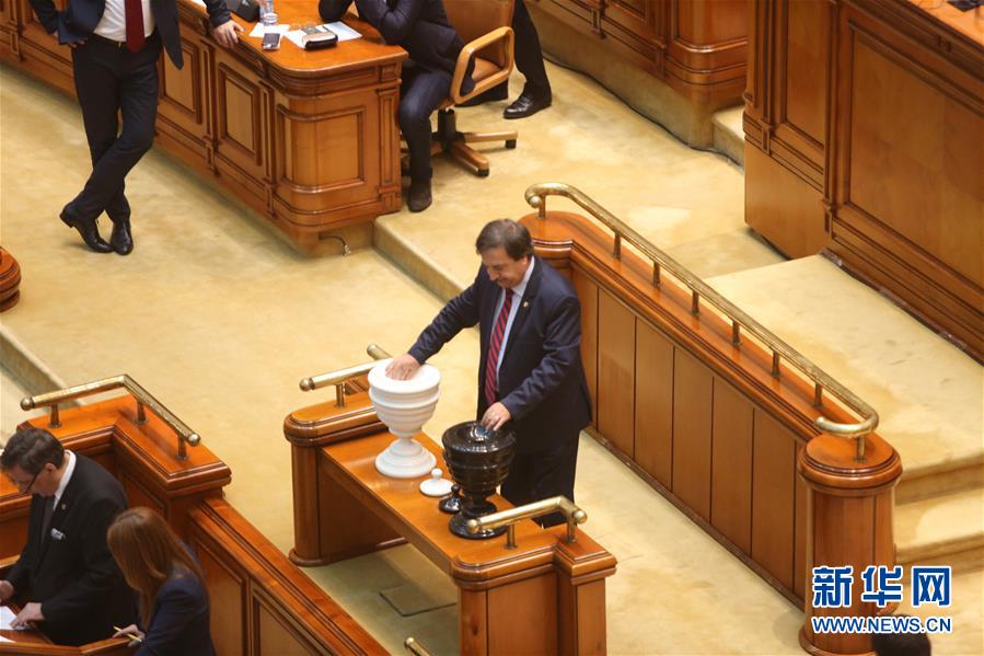 （国际）（3）罗马尼亚议会通过社会民主党对政府的不信任案