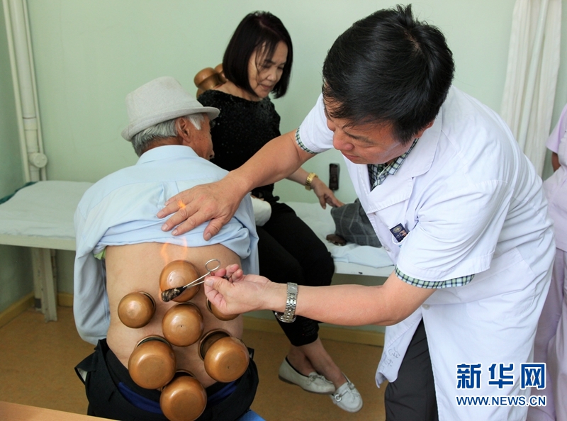 中国内蒙古国际蒙医医院赴蒙古国中央省义诊受欢迎