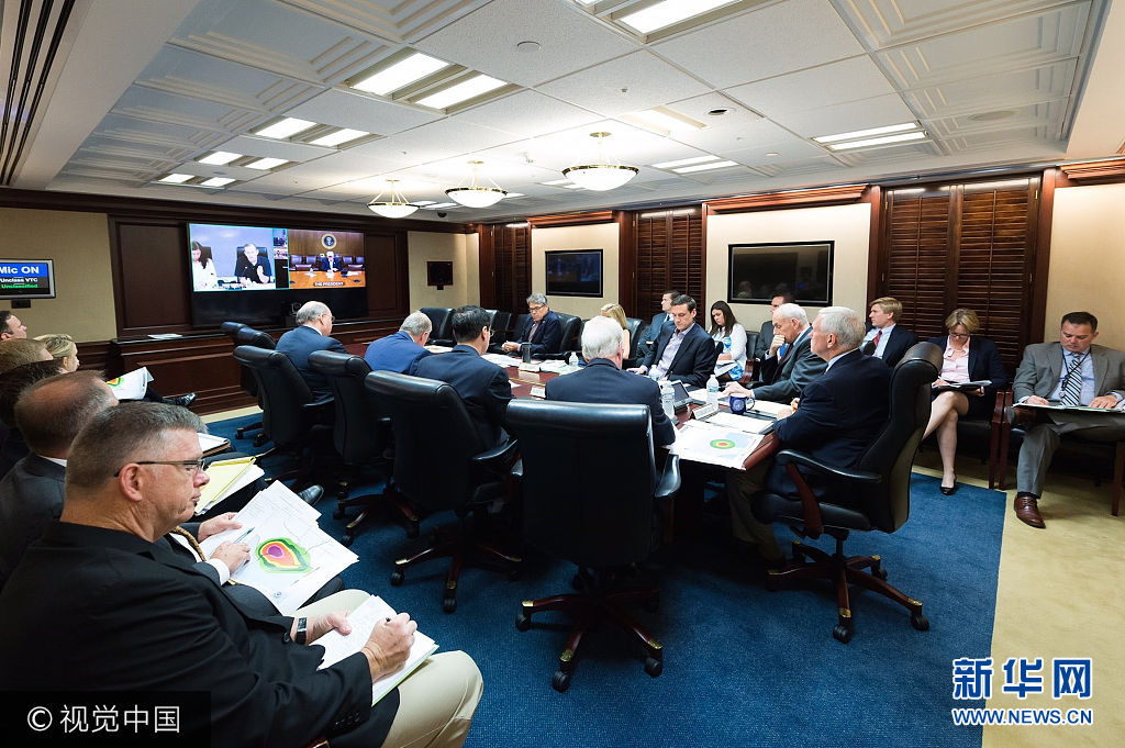 美国总统特朗普召开视频电话会议 了解飓风哈